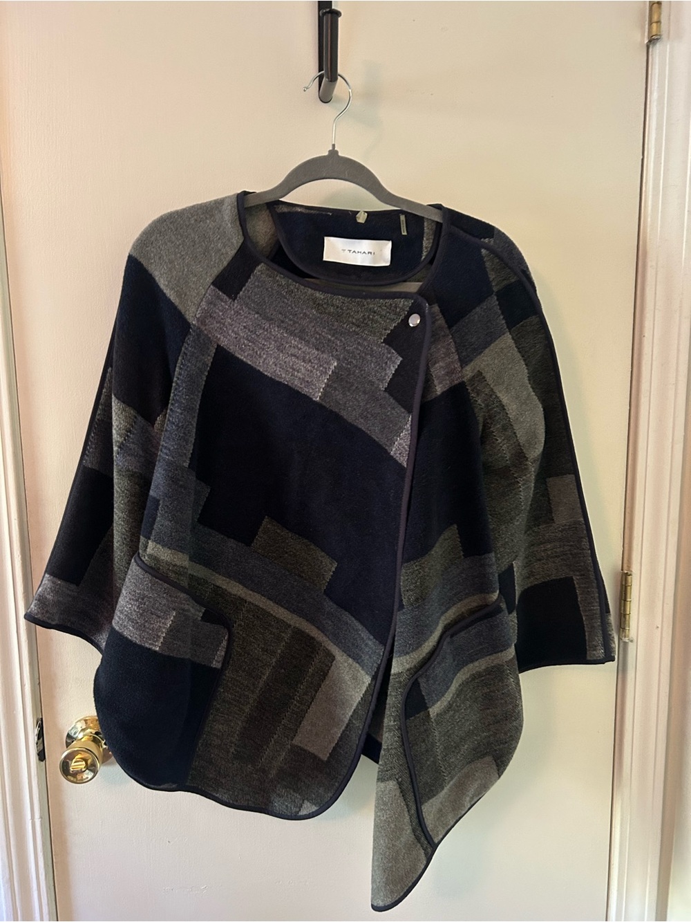 T Tahari S Abstract Asymmetrical Cape Cardigan Wrap Jacket